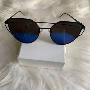 Reflective blue lens sunglasses